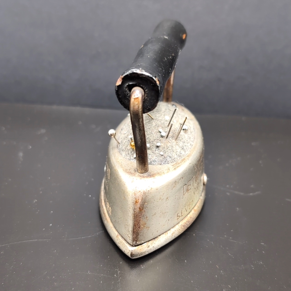 Antique Ditmer Woolen Mills Sad Iron Pin Cushion - Picture 4 of 7